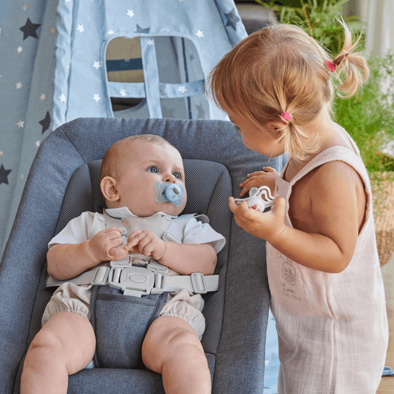 Chicco Smoczek uspokajający silikonowy PhysioForma Light różowy 2-6 m, 2 szt.