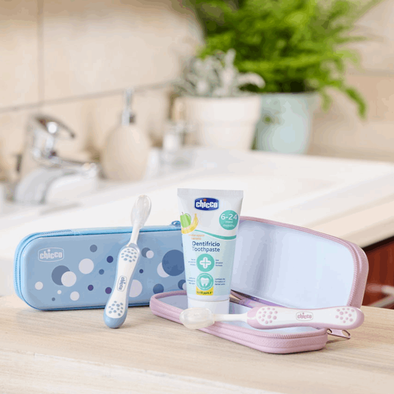 Chicco Zawsze z uśmiechem Zestaw Lila 6m+ (pasta do zębów + szczoteczka + etui), 1 szt.