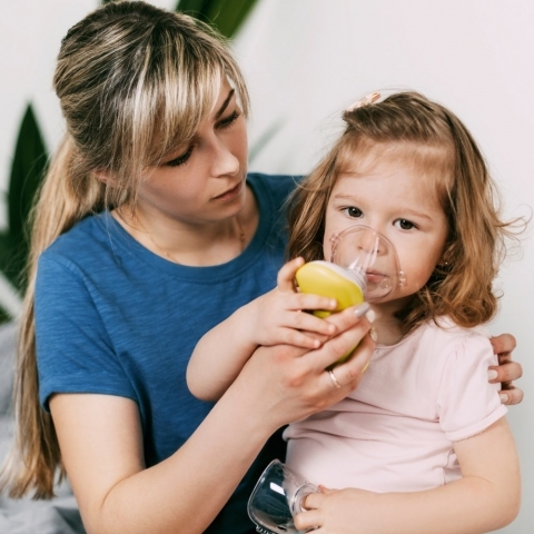 Jak prawidłowo zrobić inhalację u dziecka?