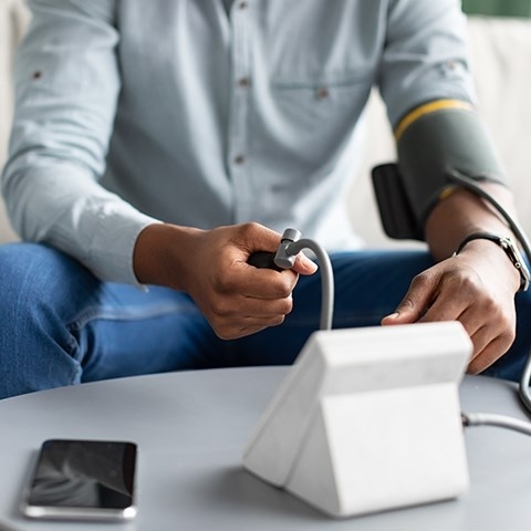 Nadciśnienie tętnicze – czym jest, jakie są jego przyczyny i czym je leczyć?