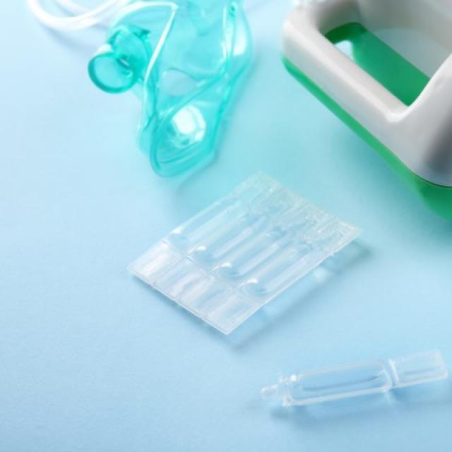 Sól fizjologiczna do inhalacji na katar i zatoki. Do czego można wykorzystać ampułki z NaCl?
