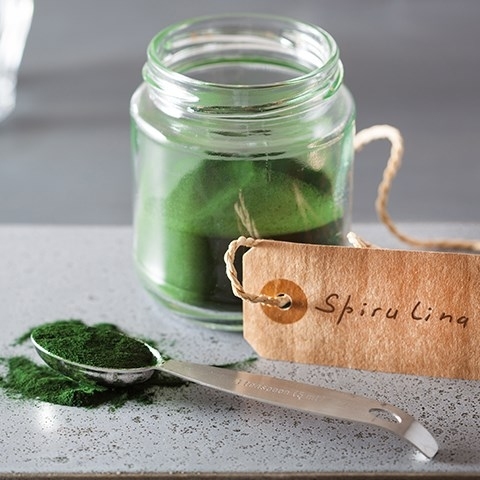 Spirulina – algi o wielu korzystnych właściwościach. Kiedy warto je stosować?