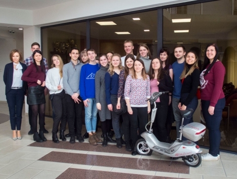 Studenci w hurtowni: gdzie leki czekają na pacjentów