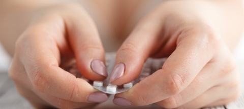 Tabletka „dzień po” – jakie ma działanie, kiedy po nią sięgnąć?