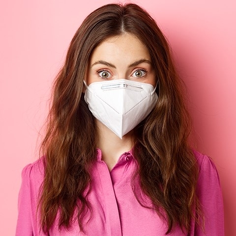 Wpływ noszenia maseczki na skórę twarzy