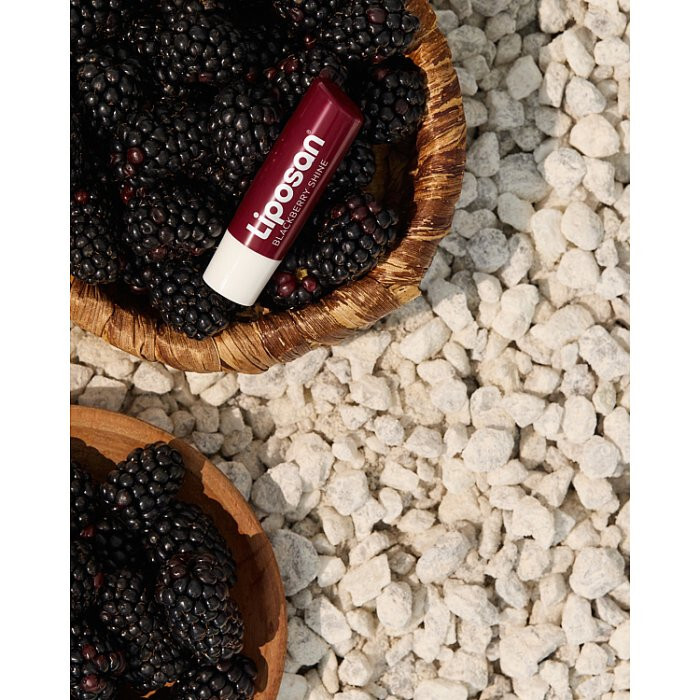 Nivea Bridgerton Pielęgnująca Pomadka do ust Blackberry Pie, 4,8 g