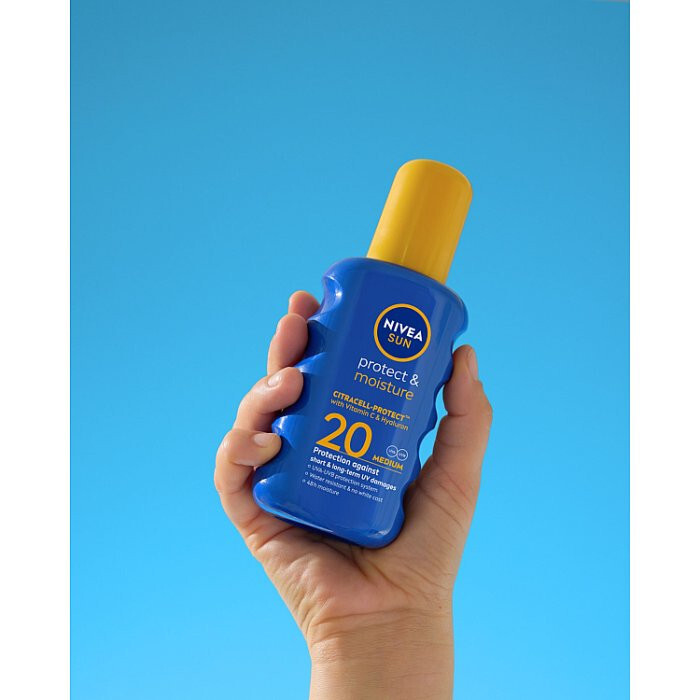 NIVEA SUN Protect & Moisture Spray do opalania SPF20 200ml