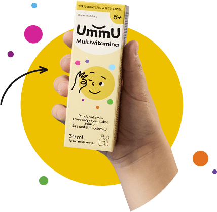 UmmU Multiwitamina 6+ w ręce dziecka